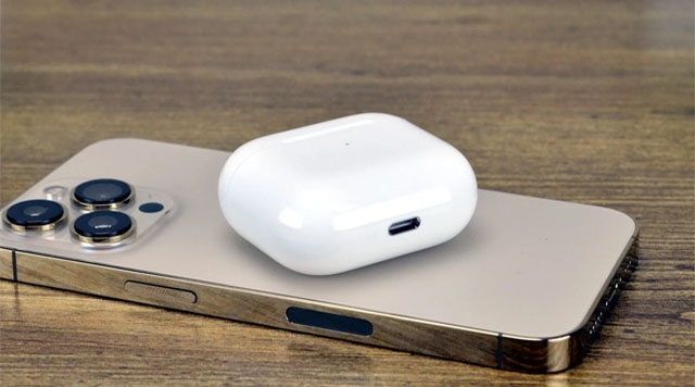 Mark Gurman: AirPods Pro cổng USB-C sẽ ra mắt cùng với iPhone 15, có tính năng kiểm tra thính lực