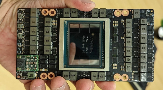 Nvidia có thể đã chọn Intel đóng gói chip AI H100, sản lượng 300 nghìn sản phẩm mỗi tháng